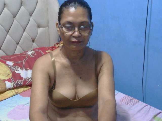 hOtGranny4u live cam on BongaCams