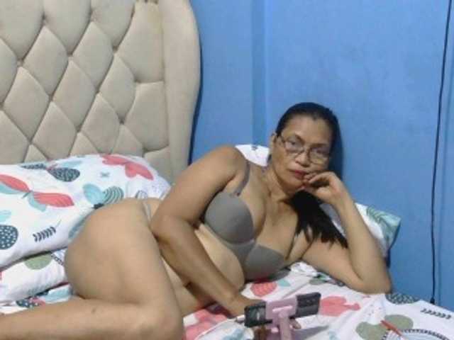 hOtGranny4u live cam on BongaCams