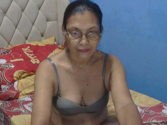 hOtGranny4u live cam on BongaCams
