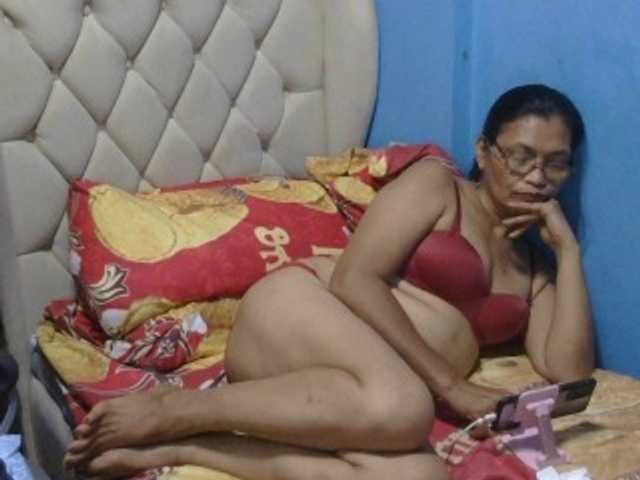 hOtGranny4u live cam on BongaCams