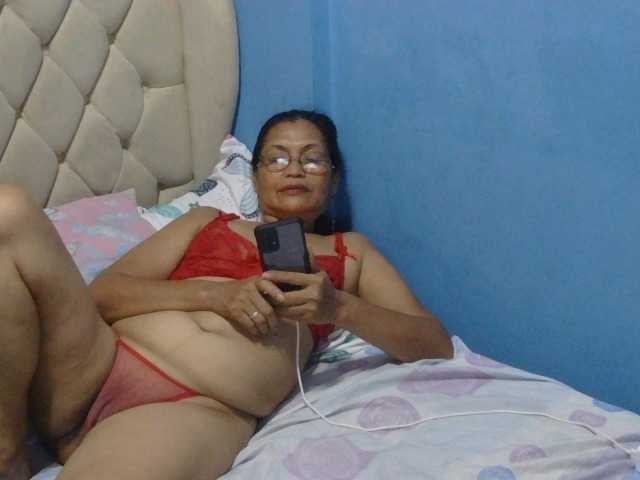 hOtGranny4u live cam on BongaCams