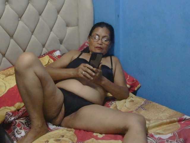 hOtGranny4u live cam on BongaCams
