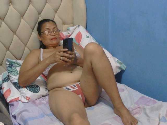 hOtGranny4u live cam on BongaCams
