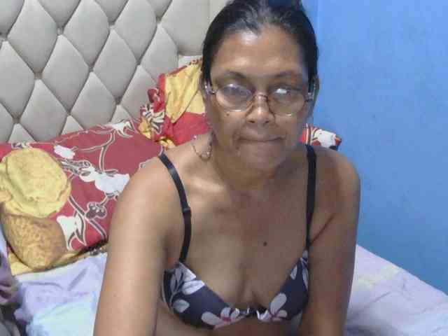Model: hOtGranny4u
