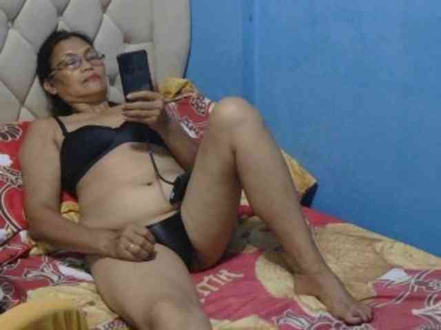 Model: hOtGranny4u