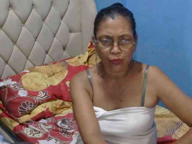 Model: hOtGranny4u