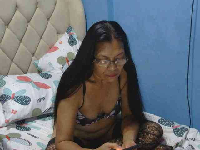 モデル: hOtGranny4u