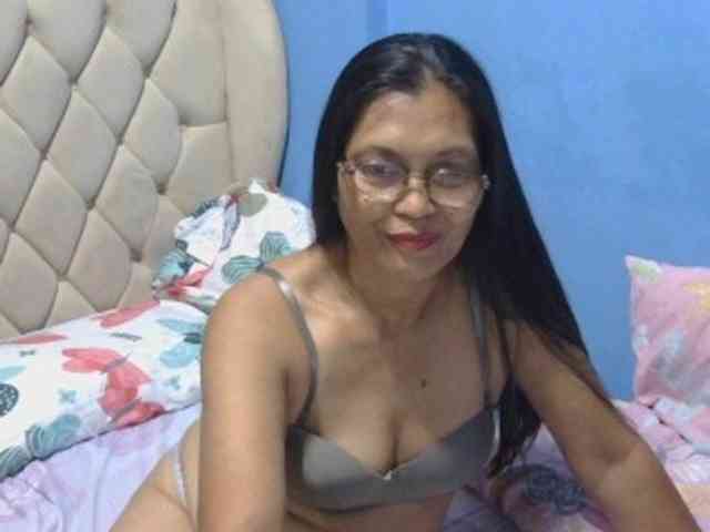 Model: hOtGranny4u