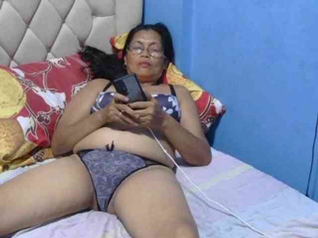 Model: hOtGranny4u