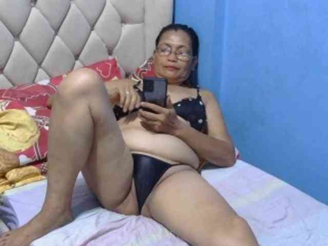 Model: hOtGranny4u