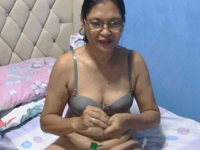 hOtGranny4u webcam