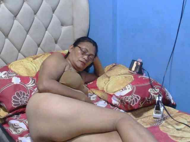Model: hOtGranny4u