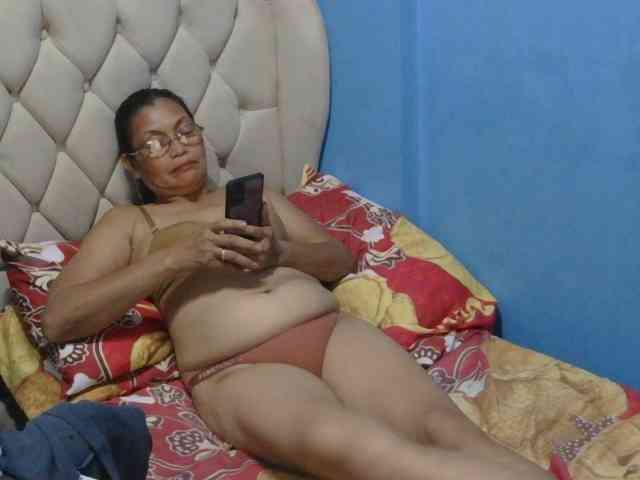 hOtGranny4u webcam