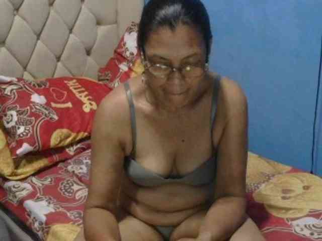 hotgranny4u's live room