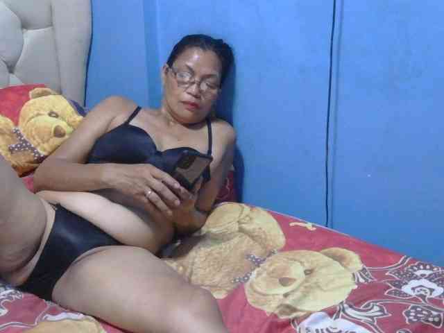 Hotgranny4u's cam show statistics and live stream