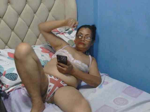 hOtGranny4u webcam