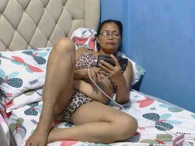 Model: hOtGranny4u