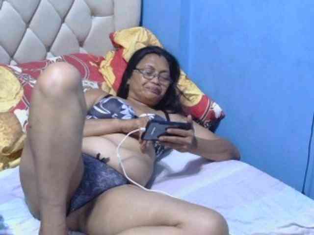 Model: hOtGranny4u