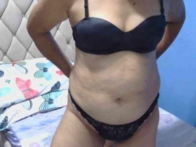 Model: hOtGranny4u