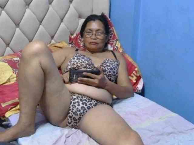 hOtGranny4u webcam