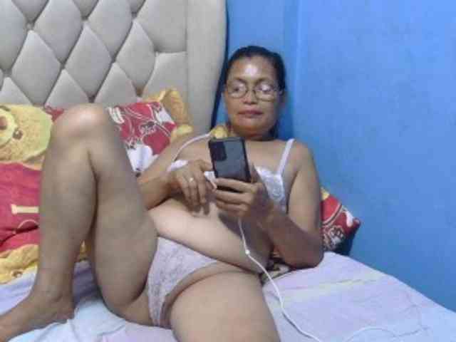 hOtGranny4u webcam