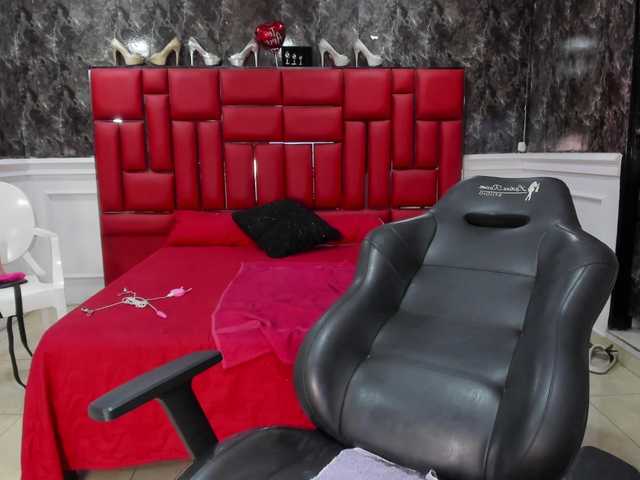 Ladyxmilf live cam preview