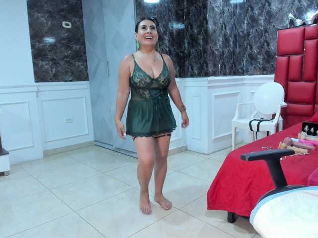Ladyxmilf live cam on BongaCams