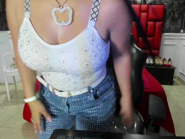 Ladyxmilf live cam on BongaCams
