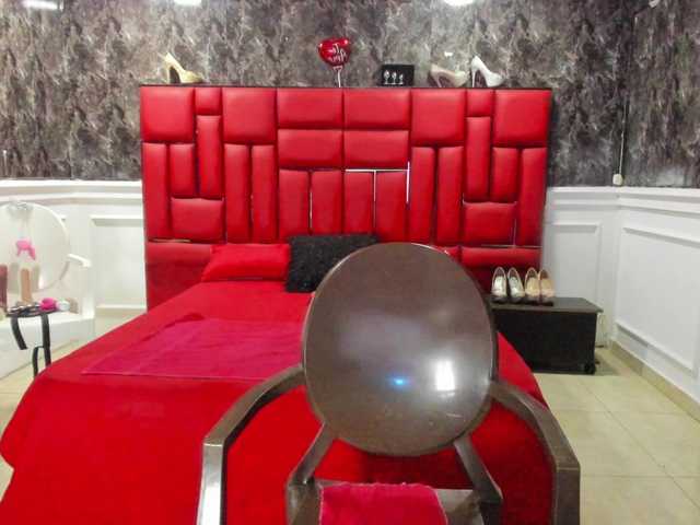 Ladyxmilf live webcam show
