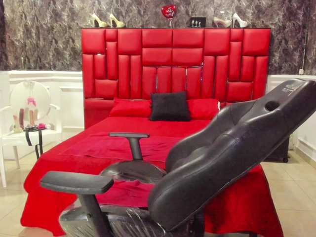 Ladyxmilf live cam on BongaCams