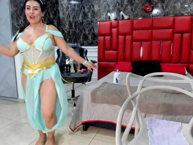 Ladyxmilf live cam on BongaCams
