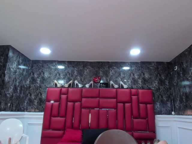 Ladyxmilf live cam on BongaCams