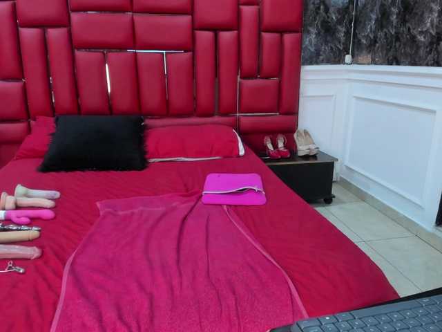 Ladyxmilf live cam on BongaCams