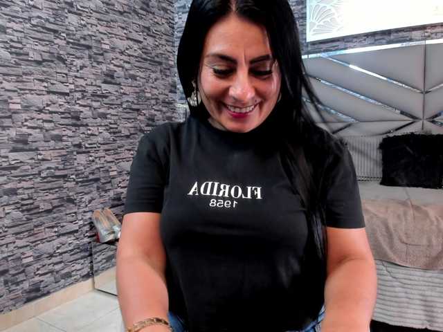 Ladyxmilf live cam