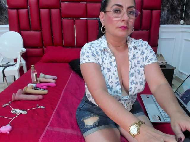 Ladyxmilf live cam on BongaCams