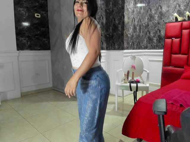 Ladyxmilf live cam on BongaCams