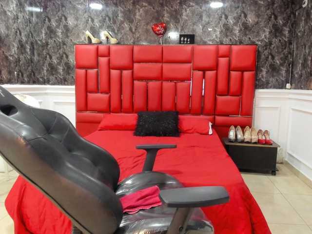Ladyxmilf live cam on BongaCams