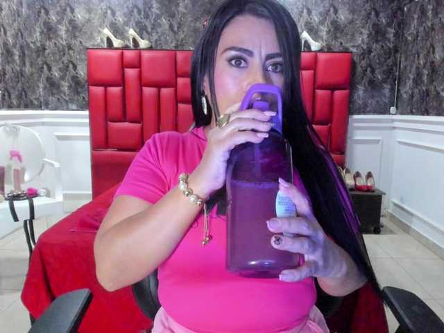 Ladyxmilf live cam on BongaCams