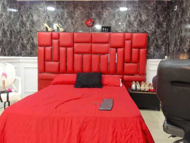 Ladyxmilf live cam on BongaCams