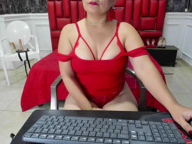 Ladyxmilf live cam on BongaCams