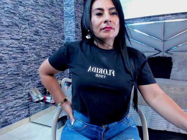 Ladyxmilf live cam on BongaCams