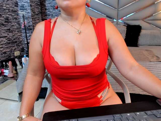 Ladyxmilf live cam on BongaCams