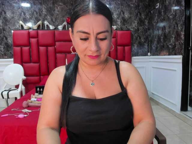 Ladyxmilf live cam on BongaCams