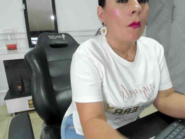Ladyxmilf webcam