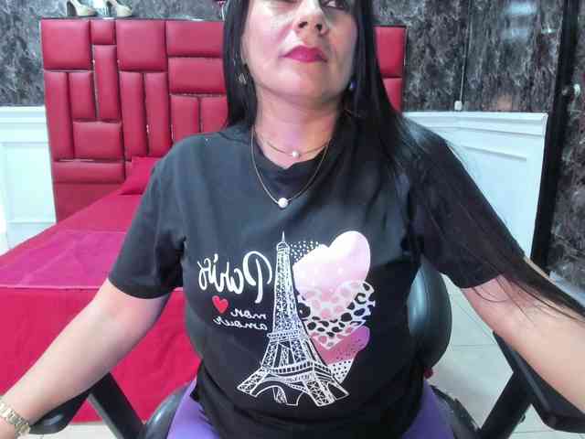 ladyxmilf's live room