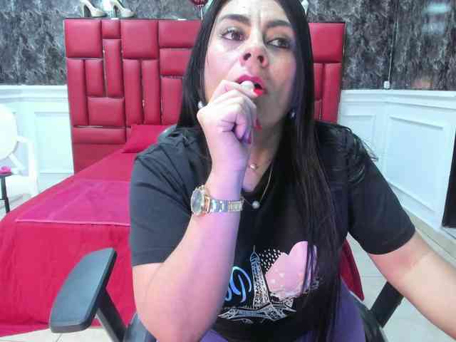 ladyxmilf's live room