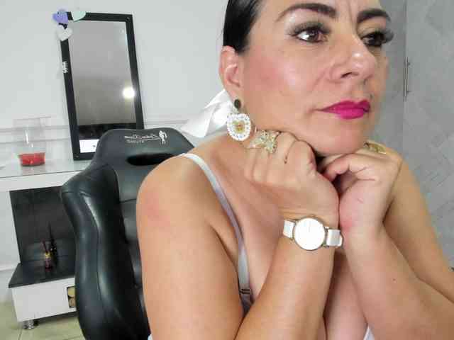 Ladyxmilf webcam