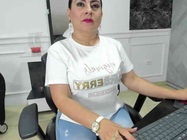 Ladyxmilf webcam