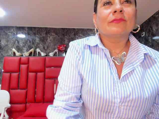 ladyxmilf's live room