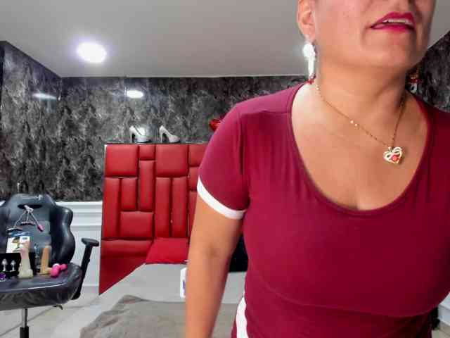 ladyxmilf's live room